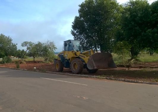 A &aacute;rea, que pertence ao Governo do Estado, est&aacute; sendo limpa pela Coder - Foto Assessoria
