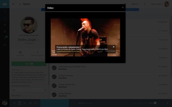 Além de comprar músicas o usuário pode ver a letra das músicas ou ver vídeos em tela cheia. Foto: Reprodução/André Sugai
