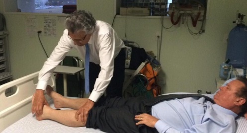 Senador Blairo Maggi &eacute; atendido pelo colega Ronaldo Caiado. Foto - Assessoria