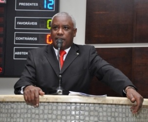 Adonias Fernandes (PMDB) discursa sobre PL que regulamenta ciclovias. Foto - Assessoria