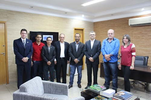 Participou tamb&eacute;m da reuni&atilde;o o prefeito Mauro Valter Berft, a secret&aacute;ria de sa&uacute;de Evanete Steiger, al&eacute;m de uma comitiva de vereadores da c&acirc;mara. Foto - Assessoria