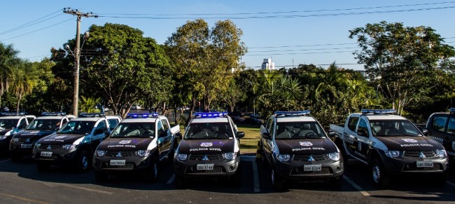 As caminhonetes s&atilde;o do modelo L200 Triton. Gabinete de Comunica&ccedil;&atilde;o do Estado de Mato Grosso