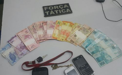 Na casa do suspeito, a polícia encontrou cerca de R$ 900 reais. FOTO: GazetaMT