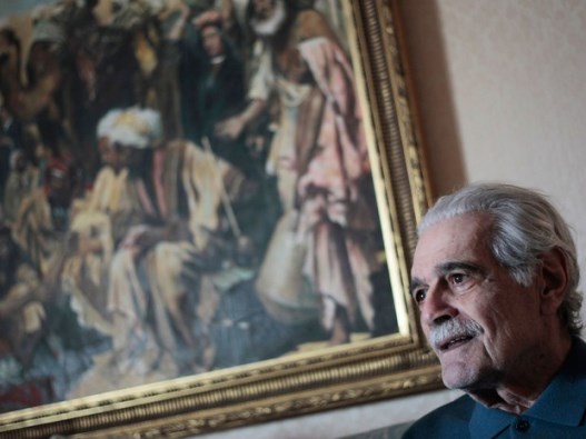 Omar Sharif posa para foto no Cairo, no Egito, em 2011. (Foto: Lefteris Pitarakis/AP)