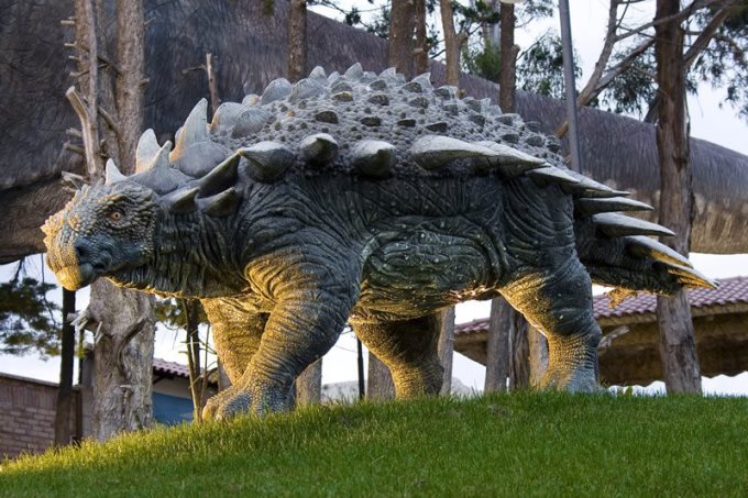 Réplica de um Anquilossauro no Parque Cretácico. Foto: Divulgação