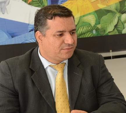 'Isso tornaria ela muito melhor, mais confort&aacute;vel e atrativa para a comunidade', disse Reginaldo Santos, sobre melhorias na biblioteca - Foto Assessoria
