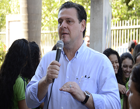 'Parabenizo o prefeito Bet&atilde;o pelas inaugura&ccedil;&otilde;es, que s&atilde;o em maior n&uacute;mero e volume do que as que s&atilde;o inauguradas em v&aacute;rias cidades maiores do estado', disse Carlos F&aacute;varo - Foto Luan Dourado/GazetaMT