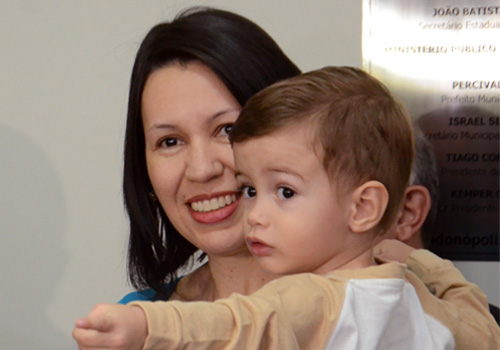Psicanalista fala da emoção de ter o filho nos braços após ter ficado 50 dias na UTI quando nasceu. Foto: Luan Dourado/GazetaMT