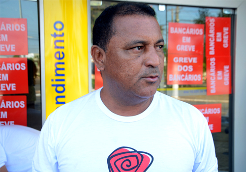Presidente do Sindicato fala sobre ação que retirou informativos de greve. Foto: Luan Dourado/GazetaMT