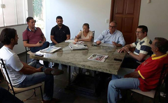 Reuni&atilde;o de defini&ccedil;&atilde;o do nome de Ubaldo Barros como vice de Z&eacute; Carlos do P&aacute;tio - Foto: Assessoria