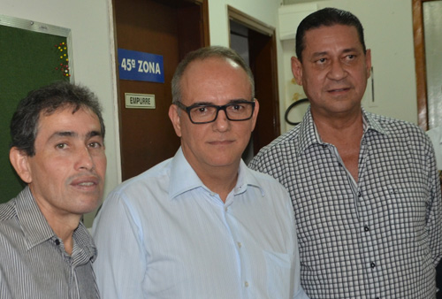 Candidato Zé do Pátio, acompanhado de seu vice Ubaldo Tolentino e do presidente do Solidariedade Valdir Correia Foto: Emerson Dourado/GazetaMT
