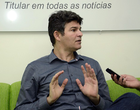 Senador Jos&eacute; Medeiros (PSD-MT) durante visita ao site GazetaMT, em Rondon&oacute;polis. Foto: Luan Dourado/GazetaMT
