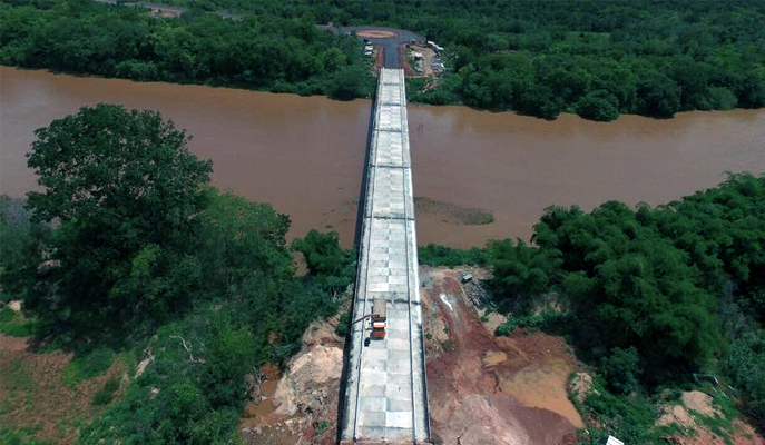 Nova foto mostra Ponte sobre o Rio Vermelho e rebate especulações sobre obra torta