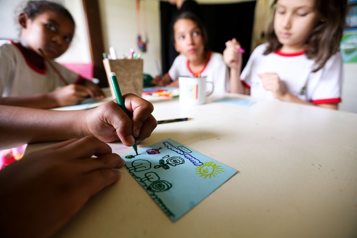 Turmas da rede p&uacute;blica t&ecirc;m mais alunos e passam menos tempo na escola (Foto: Marcelo Camargo/Ag&ecirc;ncia Brasil)