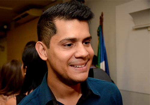 Rafael Aguero falou em nome dos aprovados e parabenizou a todos. Foto: Luan Dourado/GazetaMT