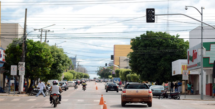 Sequ&ecirc;ncia de sem&aacute;foros desligados atrapalha os motoristas. Foto Luan Dourado/ GazetaMT 
