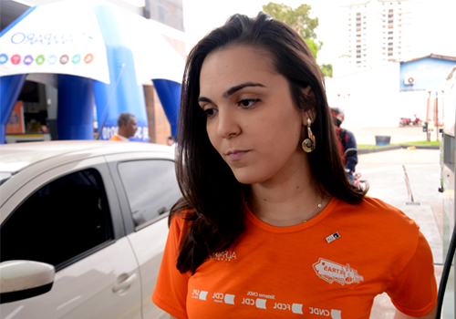 Diretora da CDL Jovem diz que a promoção quer conscientizar o consumidor. Foto: Luan Dourado/GazetaMT
