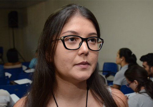 Camila Reinas, enfermeira, recomenda a população para os cuidados básicos. Foto: Luan Dourado/GazetaMT