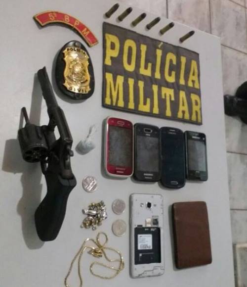 Revólver e droga apreendidos pela Polícia. Foto: GazetaMT