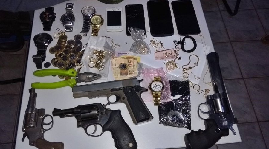 Materiais recuperados e armas apreendidas pela polícia. Foto: divulgação PM/MT.