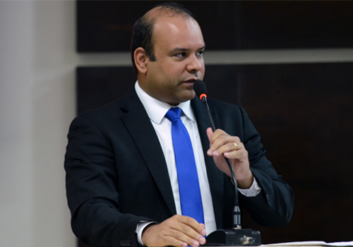 Vereador Thiago Muniz disse que est&aacute; na hora de abrir uma CPI para investigar o caso. Foto: Luan Dourado/ GazetaMT