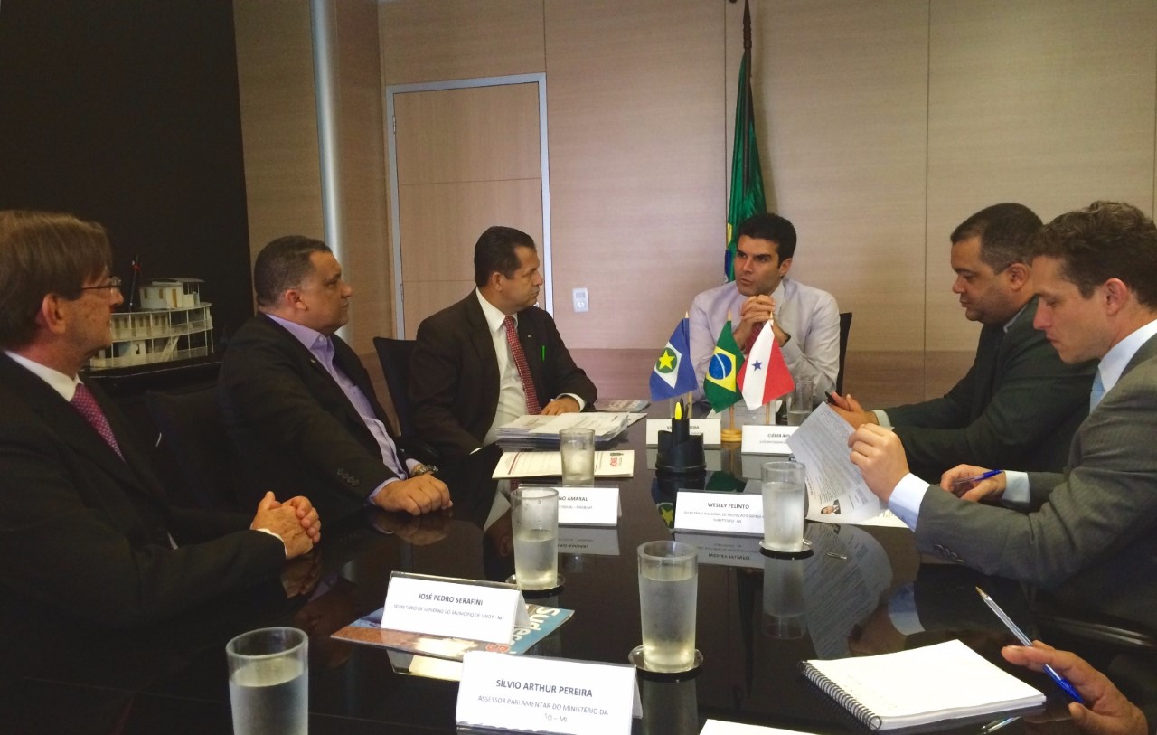 Reuni&atilde;o para destina&ccedil;&atilde;o de recurso para o munic&iacute;pio de Apiac&aacute;s. Foto: Assessoria