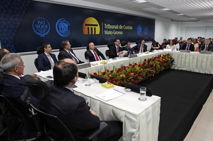 O conselheiro Gon&ccedil;alo Domingos de Campos Neto foi empossado como presidente da Corte de Contas para o bi&ecirc;nio 2018/2019. Foto: divulga&ccedil;&atilde;o TCE/MT.