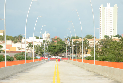 Ponte inaugurada e ao fundo a região da Avenida Lions Internacional Foto: Emerson Dourado/GazetaMT