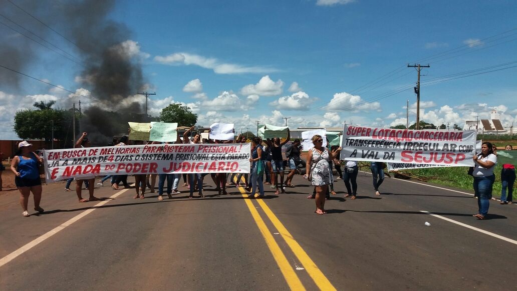 Mulheres fazem protesto em frente a Mata Grande. Foto: GazetaMT