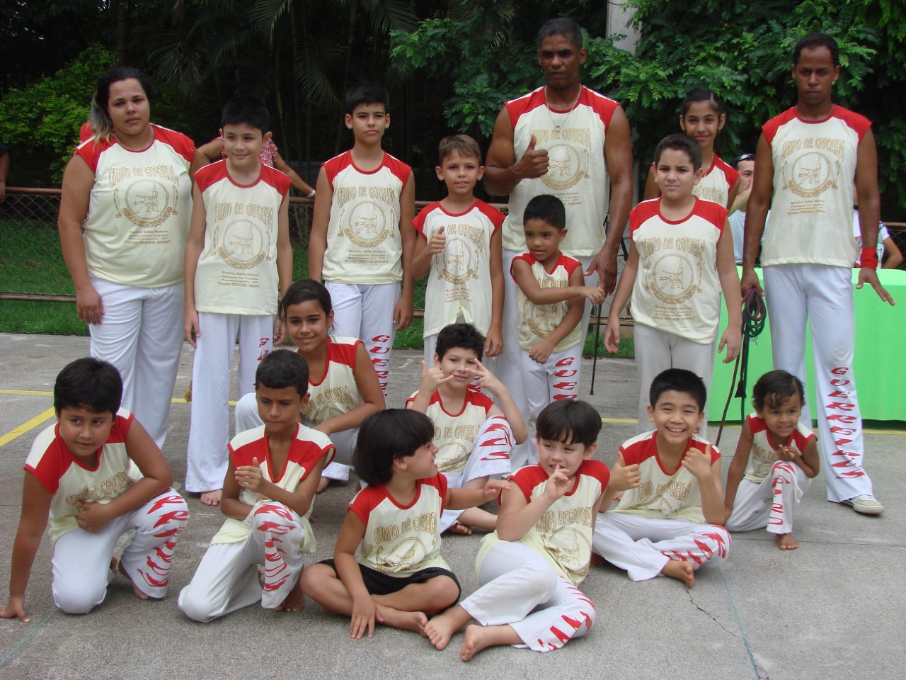 participaram do Alunos que participaram do Batizado e da Troca de Corda de Capoeira. Foto: divulga&ccedil;&atilde;o.