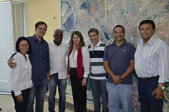 Vereadores da Comiss&atilde;o Especial da C&acirc;mara, da esquerda para a direita: Thiago Silva, Adonias Fernandes, Silvio Negri, Subtenente Guin&acirc;ncio e Orestes Mir&aacute;glia. Renui&atilde;o junto &aacute; reitoria da Unemat ocorreu na Prefeitura. Foto: Dinei Matos/Assessoria