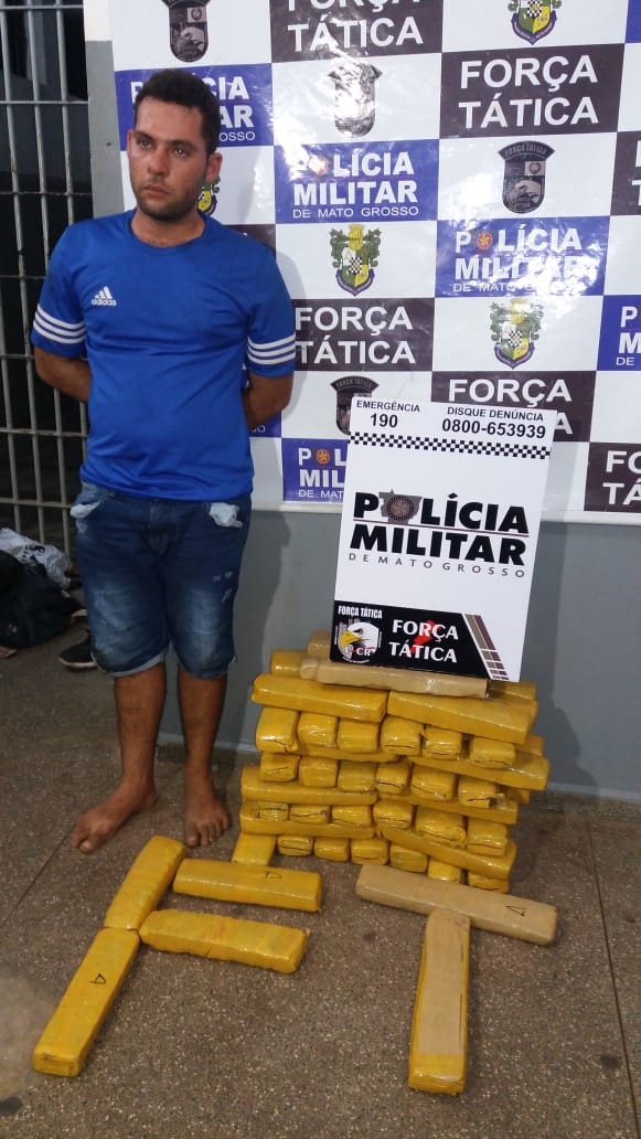 Suspeito e drogas apreendidas pela PM. (Foto: divulga&ccedil;&atilde;o PM/MT)