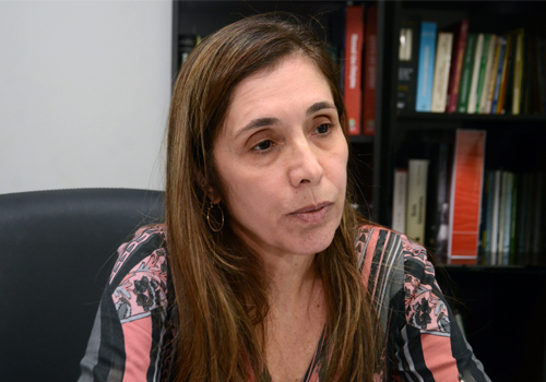 Promotora acredita que reclama&ccedil;&otilde;es v&atilde;o reduzir com o cumprimento do hor&aacute;rio. Foto Luan Dourado/GazetaMT