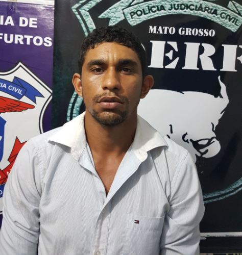 Suspeito detido com droga. Foto: Derf/ Rondonópolis