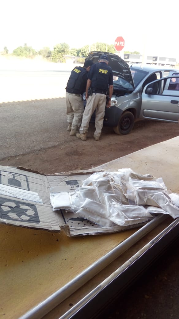 Droga apreendida estava em uma embalagem de papel&atilde;o. (Foto: divulga&ccedil;&atilde;o PRF/MT)