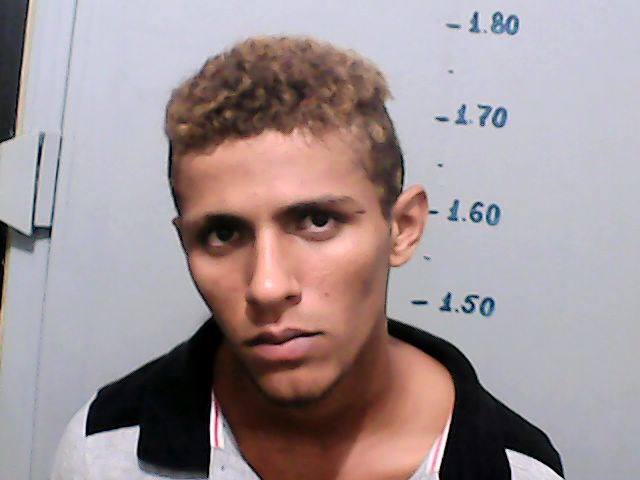 Suspeito Matheus Aparecido da Silva, foi reconhecido pelas vítimas e continua foragido. Foto: PM