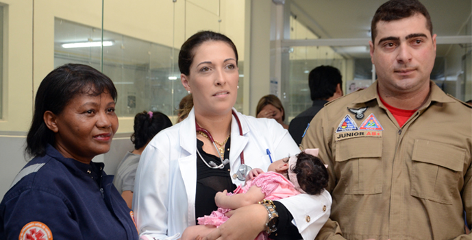 Evilásia Soares (enfermeira), Luciana Horta (médica) e Genivaldo Gomes Júnior (do Corpo de Bombeiros) participaram da ocorrência. Foto: Luan Dourado/ GazetaMT