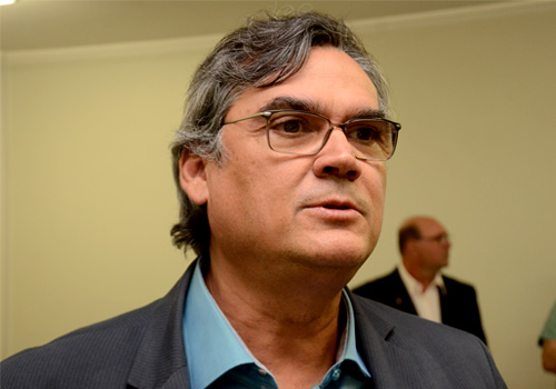 Dr. Kemper Carlos Pereira