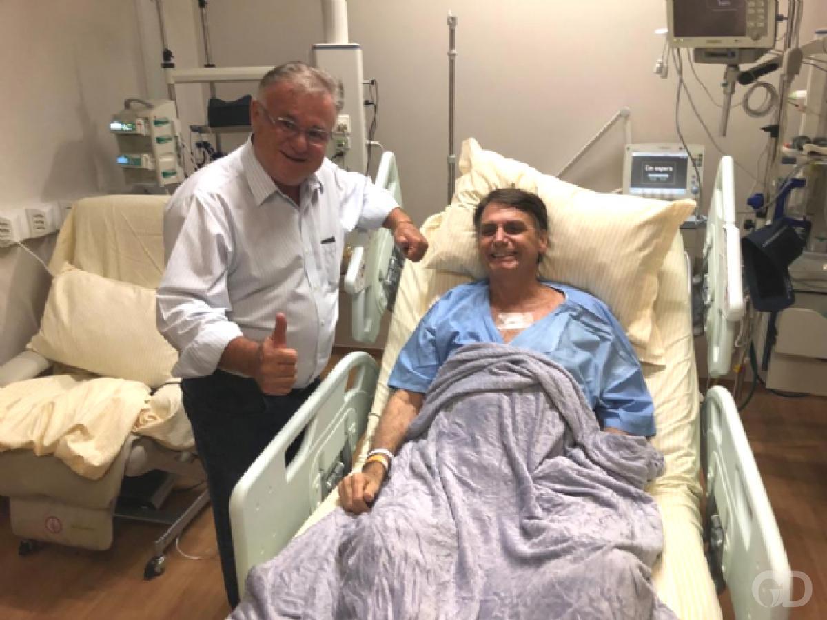 O empres&aacute;rio Era&iacute; Maggi posa ao lado de Jair Bolsonaro, ent&atilde;o candidato &agrave; presid&ecirc;ncia, v&iacute;tima de um atentado. Foto: Reprodu&ccedil;&atilde;o