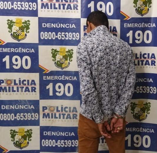 O suspeito foi presos na resid&ecirc;ncia do casal. (Foto: divulga&ccedil;&atilde;o PM/MT)