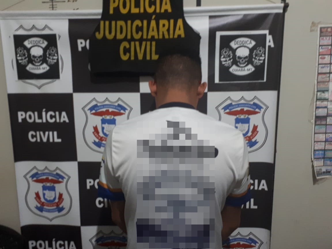 Professor preso em cumprimento a um mandado de pris&atilde;o. (Foto: divulga&ccedil;&atilde;o PJC/MT)
