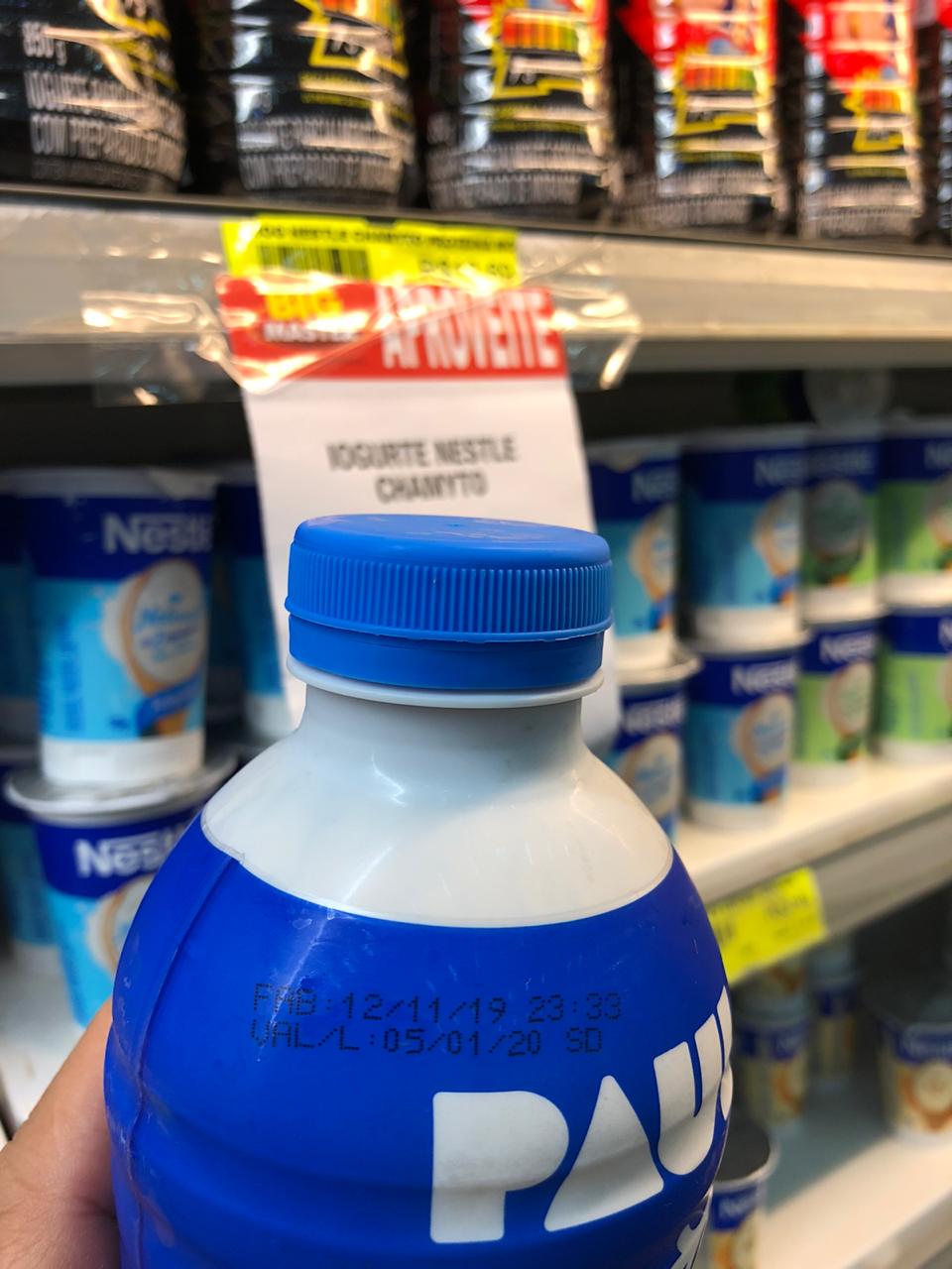 Produto a venda com validade vencida. (Foto: GazetaMT)