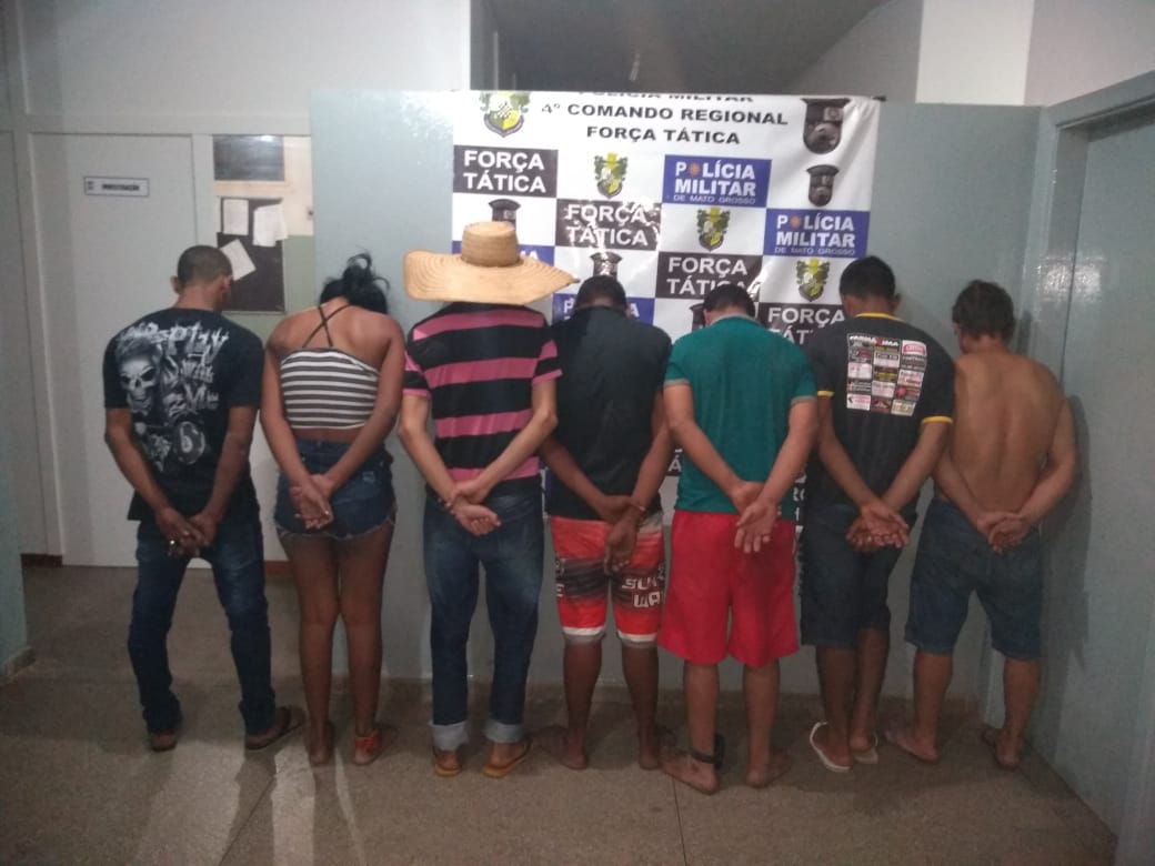 Suspeitos detidos pela PM. Foto: Divulga&ccedil;&atilde;o