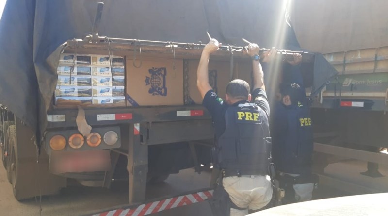 A carga estava em uma carreta estacionada em um posto de combust&iacute;veis. (Foto: divulga&ccedil;&atilde;o PRF/MT)