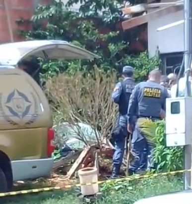 Im&oacute;vel onde foi localizado o cad&aacute;ver. (Foto: rede social)