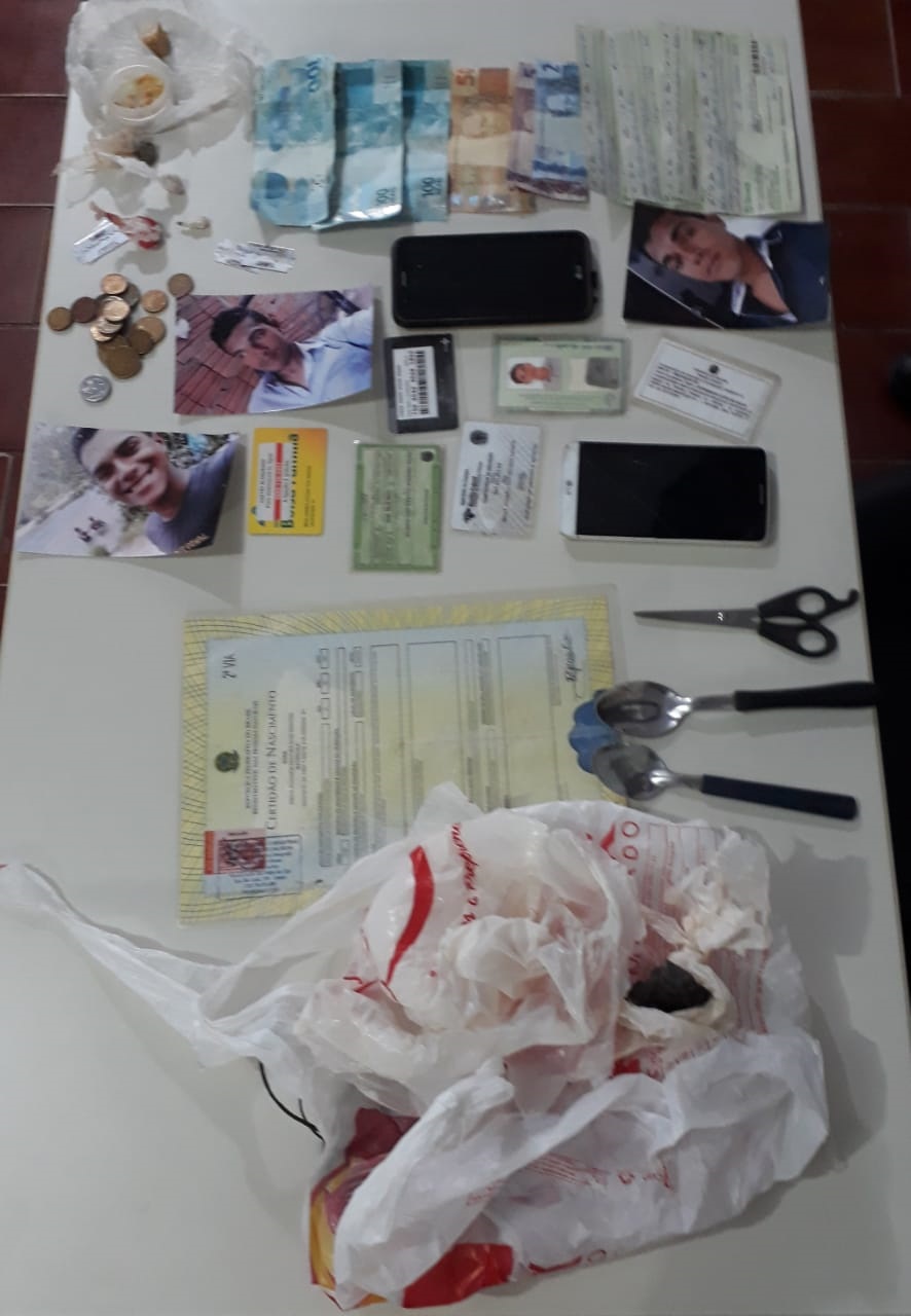 Materiais apreendidos pela pol&iacute;cia na casa do casal. (Foto: divulga&ccedil;&atilde;o PJC/MT)