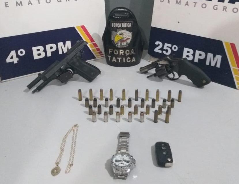 Materiais apreendidos pelos policiais da For&ccedil;a T&aacute;tica. (Foto: divulga&ccedil;&atilde;o PM/MT)