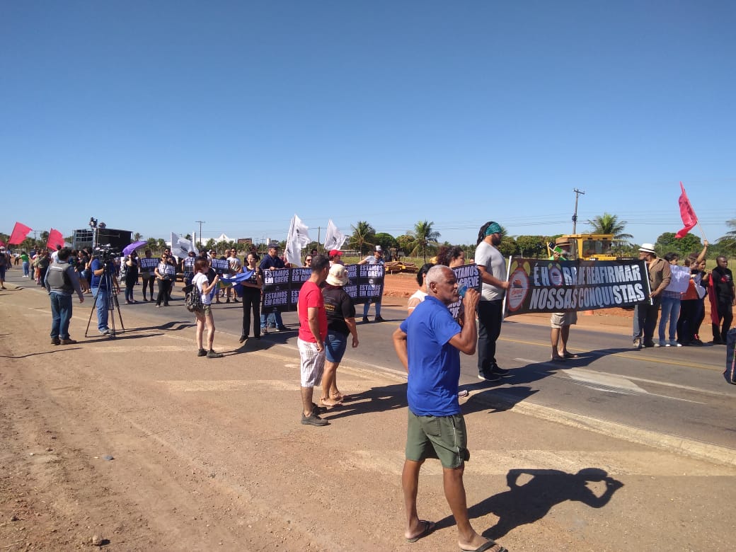 Os professores est&atilde;o em greve desde o &uacute;ltimo dia 27 de maio e cobram o cumprimento da lei que dobra os seus sal&aacute;rios em dez anos - Foto Divulga&ccedil;&atilde;o 