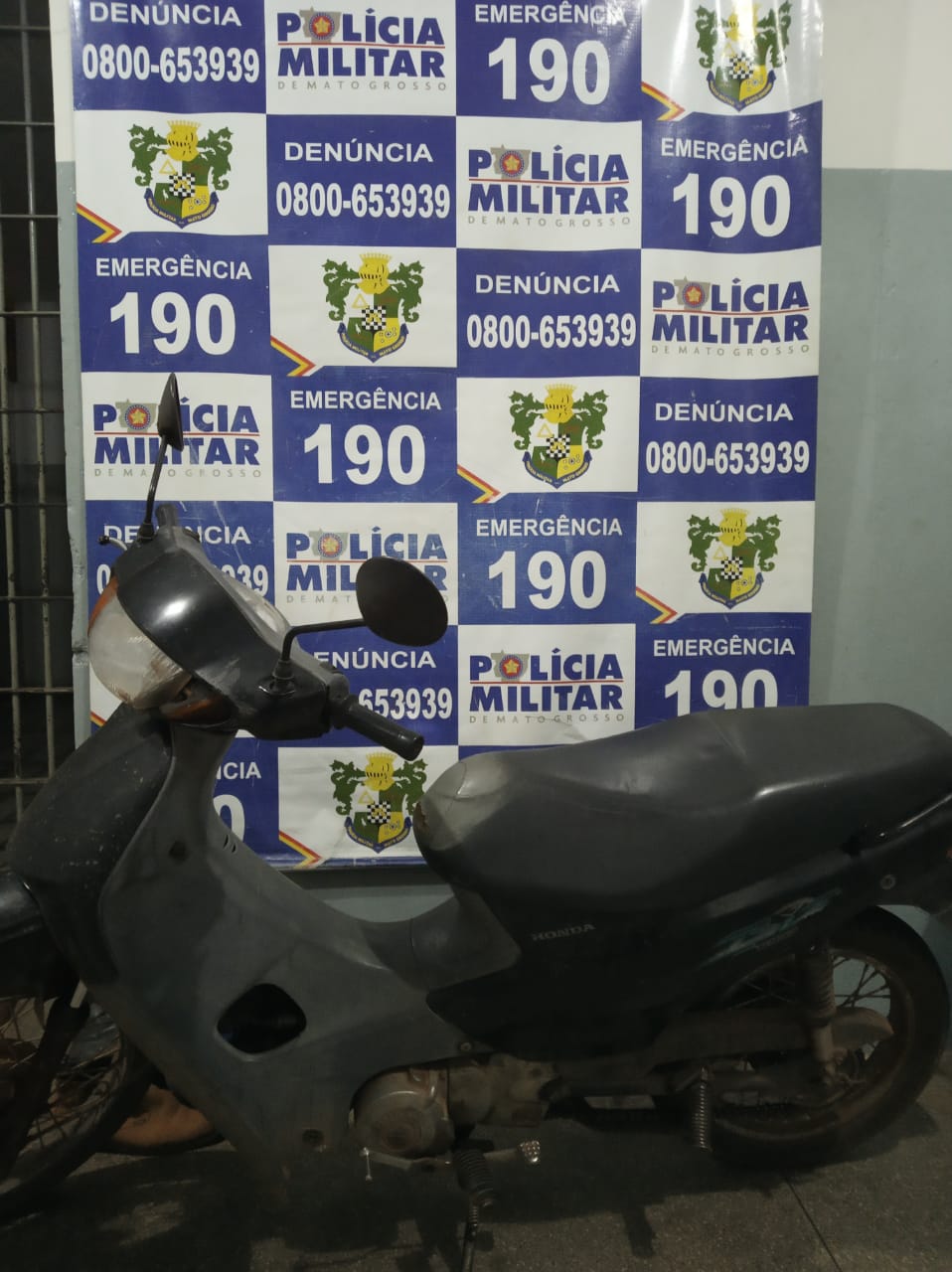 Motocicleta recuperada pela Pol&iacute;cia Militar de Rondon&oacute;polis. Foto: Divulga&ccedil;&atilde;o