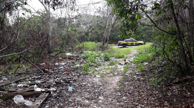 Local onde o caminhoneiro era mantido ref&eacute;m. (Foto: divulga&ccedil;&atilde;o PRF/MT)